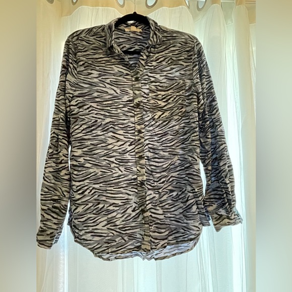 lightweight‎ button down size medium - Picture 1 of 6